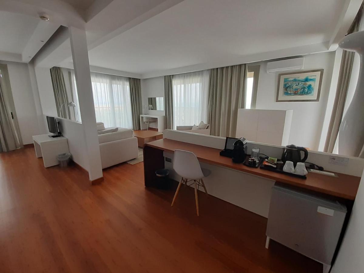 Buca Beachclub Resort (Adults Only) Месіні Екстер'єр фото